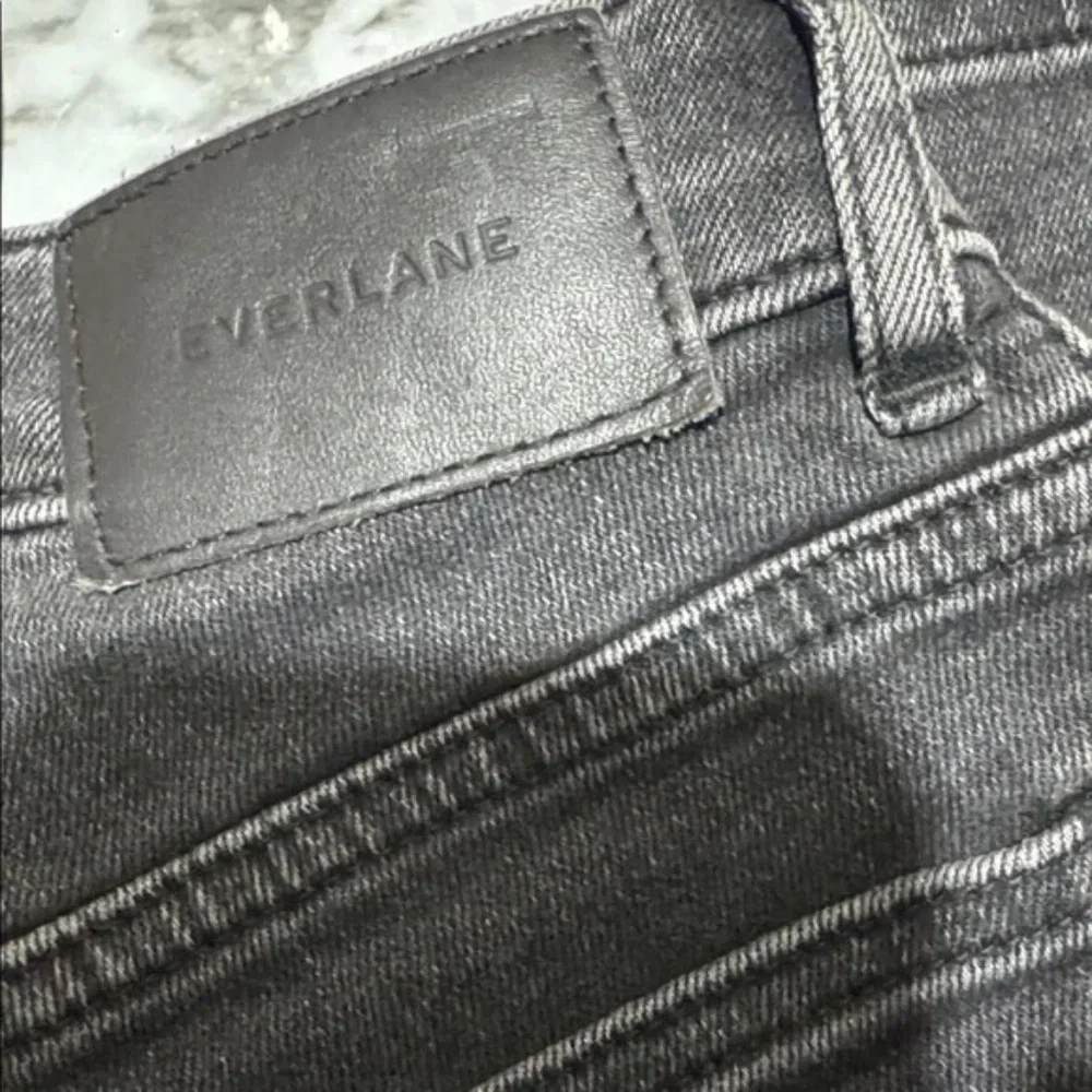 EVERLANE - Curvy Cheeky Straight Skinny Jeans Black Gray Wash Size 23 - Picture 3 of 9